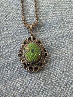 Green Oval Carved Pendant Necklace - Women Jewelry